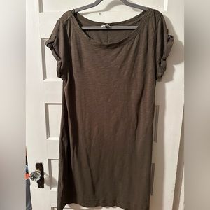 Banana Republic Tshirt dress. Olive green. Size XL